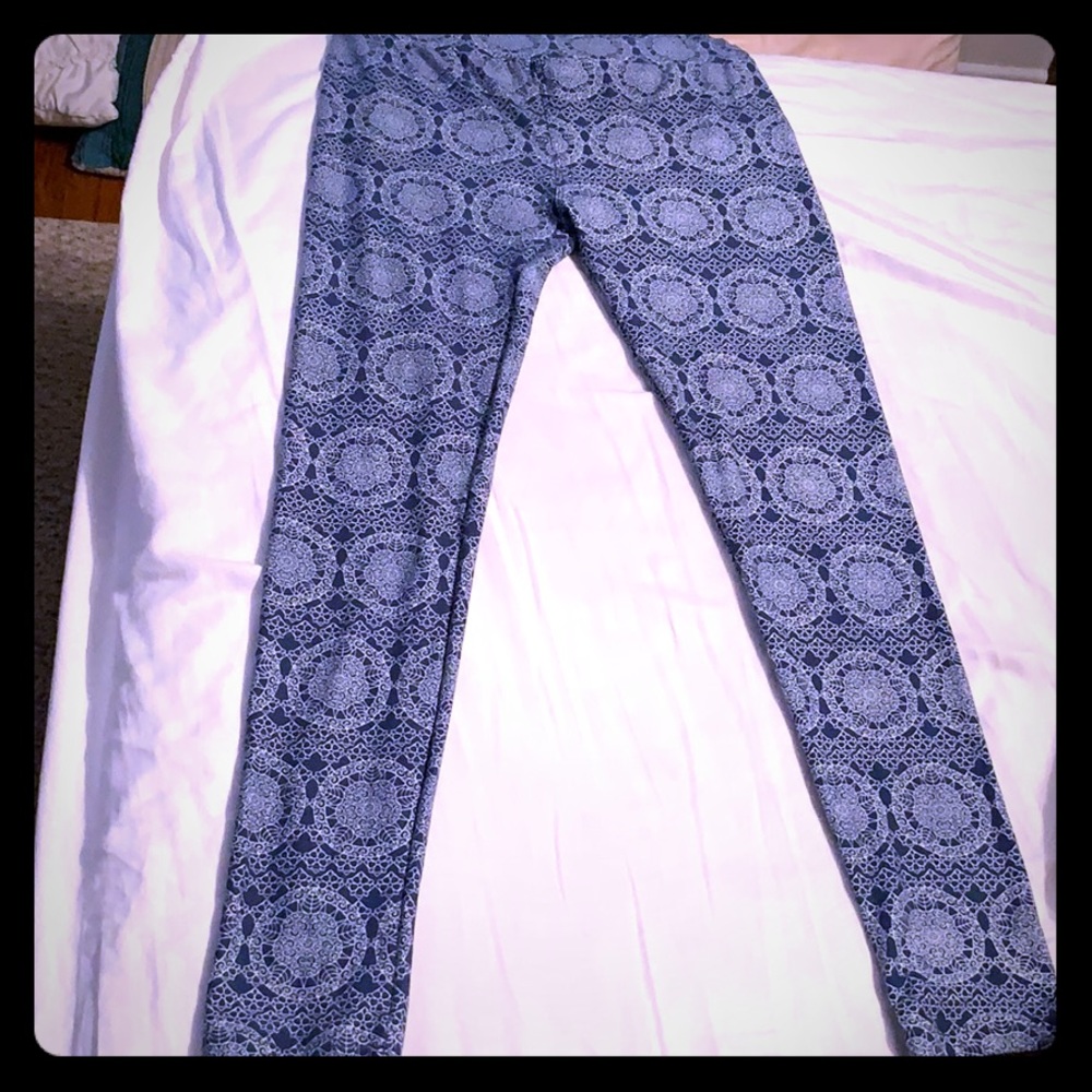 LulaRoe one size leggings. Never worn!